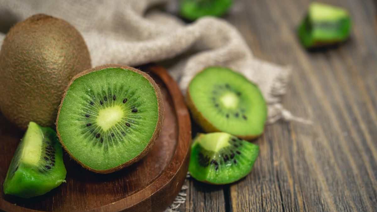 Benefit of Kiwi in Hindi